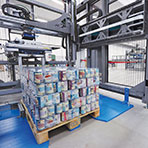 Compact and efficient end of line for the pet food industry