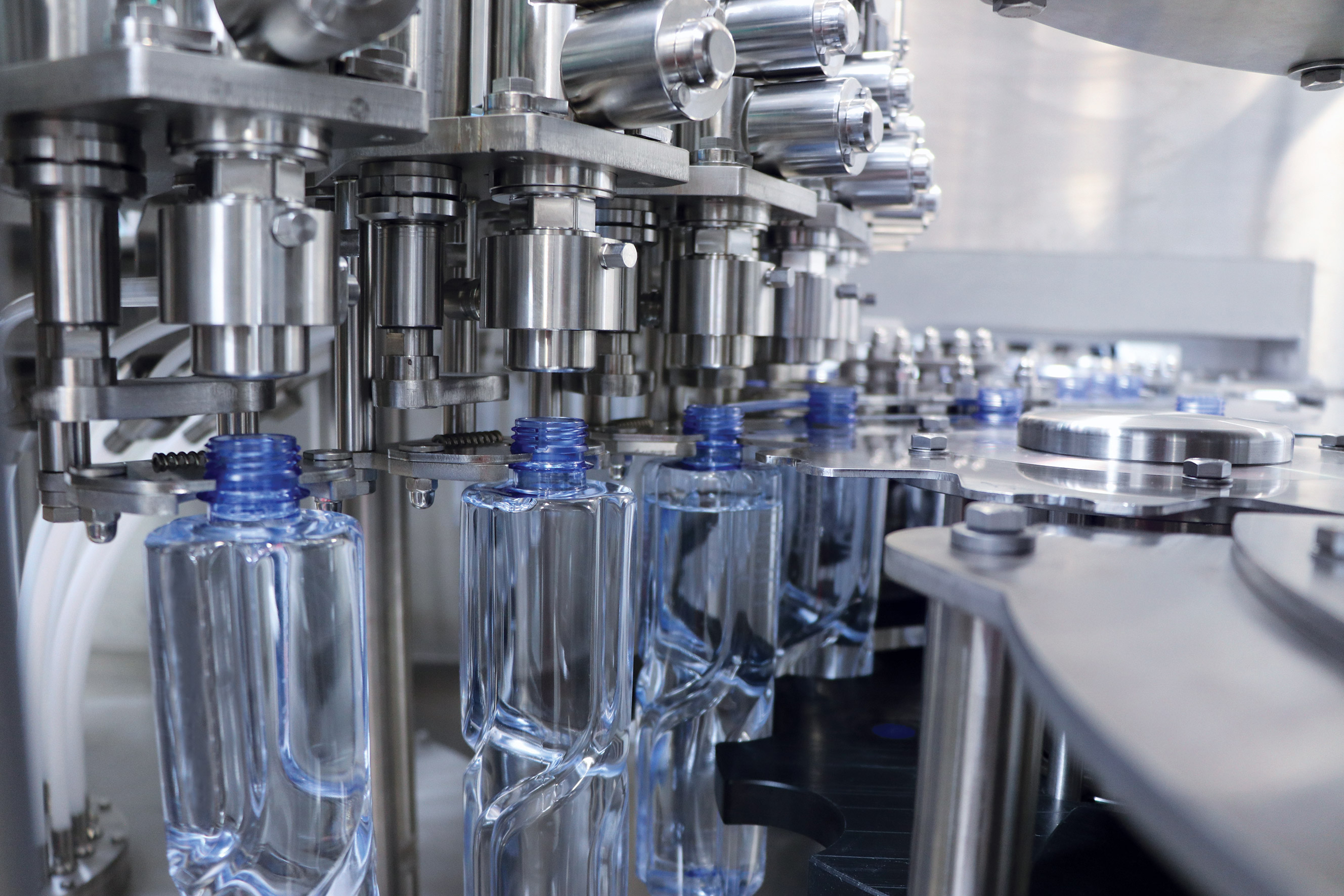 Hygiene, efficiency and productivity. New HEVFe range of monoblocs for filling and capping liquids